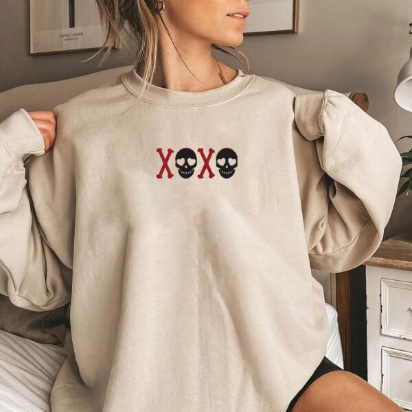 XOXO Valentine Skull Embroidery Design - 5 Sizes - Image 2